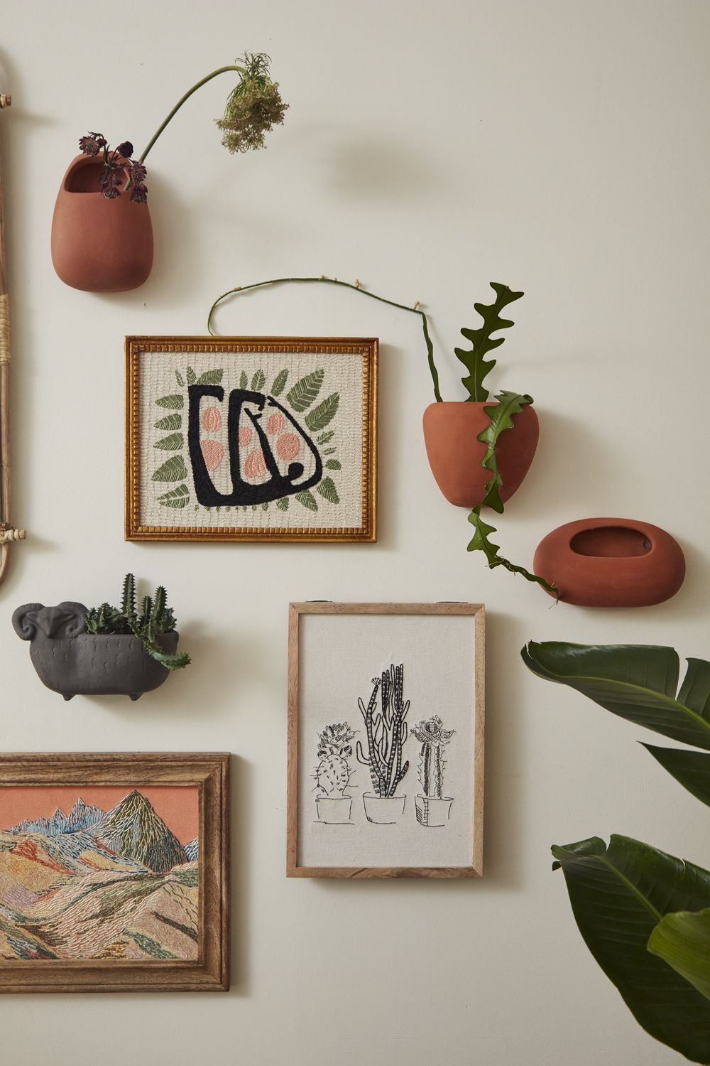 Solento wall Planter (egg)